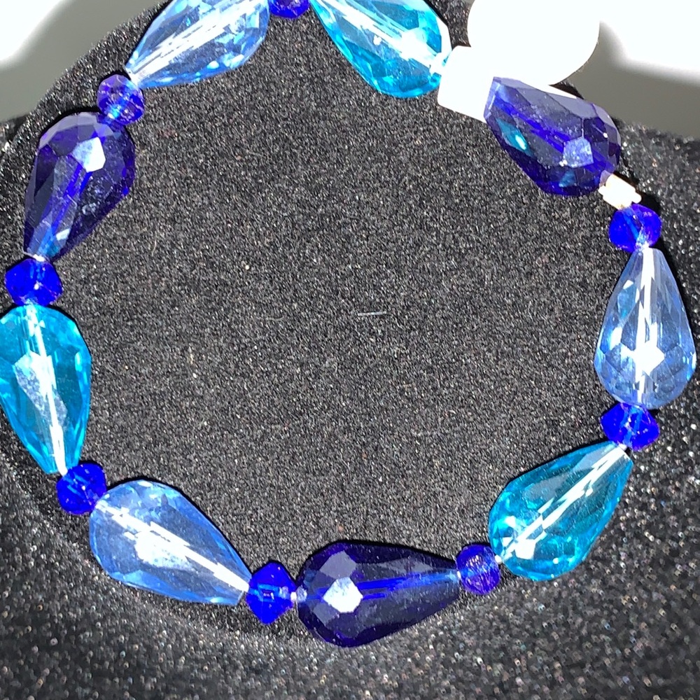 Antique Crystal Teardrop Bead Stretch Bracelet